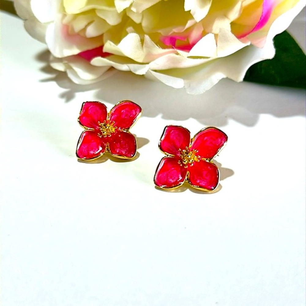 Pink flower stud earrings